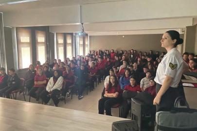 Manisa’da jandarmadan öğrencilere ‘Siber Zorbalık’ semineri