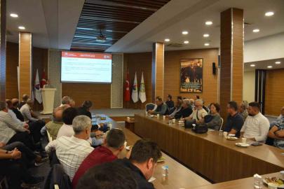 Manisa’da zeytin ve zeytinyağı sektörü masaya yatırıldı