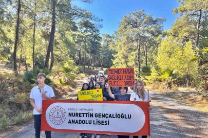 Marmaris’te öğrenciler sağlıklı yaşam için yürüdü
