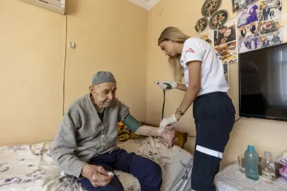 Mersin Büyükşehir evde sağlık hizmetiyle yaralara merhem oluyor