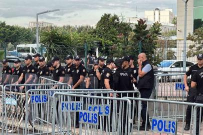 Mersin’deki operasyonda 3 başkanla birlikte 59 şüpheli adliyeye sevk edildi