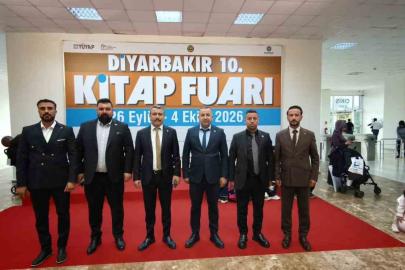 MHP Diyarbakır İl Başkanı Özcoşkun ve yönetimi, Kitap Fuarını gezdi