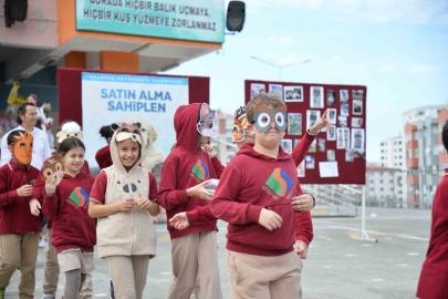 Miniklere hayvan sevgisini aşıladılar
