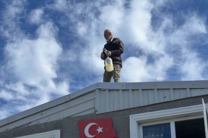 Mudanya’da yıkım krizi: Ev sahibi çatıya çıktı