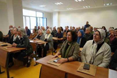 Niğde’de üniversite sıralarında yaş sınırı kalktı: 60 yaş üstü öğrenciler ilk derslerine başladı
