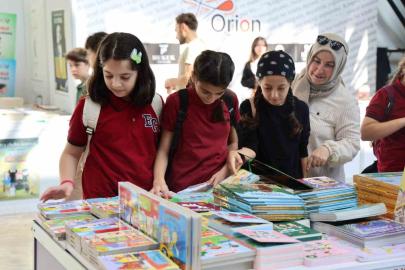 Öğrenciler Kocaeli Kitap Fuarı’nda kitapların dünyasını keşfediyor