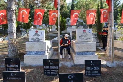 Öğrenciler Şehit Alican Öztürk’ün kabri başında dualarla andı
