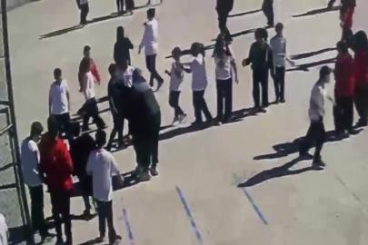 Öğretmenin hayat kurtaran manevrası güvenlik kamerasında