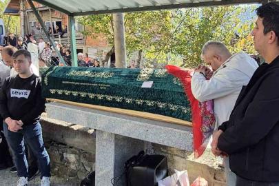 Okulda bıçaklı saldırıda hayatını kaybeden Eslem Sare, Bartın’da toprağa verildi