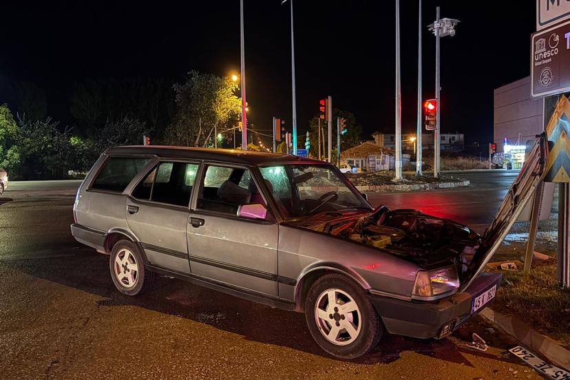 Otomobiller kavşakta çarpıştı: 1 yaralı