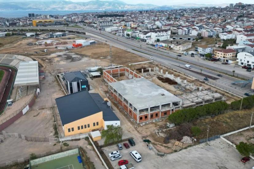 Özalp, Bandırma’da gençlik ve spor tesislerini inceledi