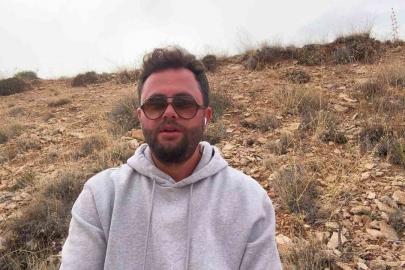 Porsuk yuvasından gelen sesleri tilki sandı, Kangal yavrularıyla karşılaştı