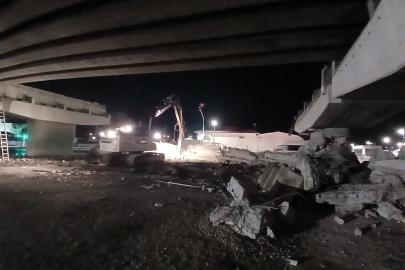 Reşadiye Viyadüğü’nde yıkım çalışmaları gece gündüz devam ediyor