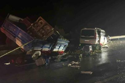 Sakarya’da 3 aracın karıştığı kazada 2 kişi öldü, 3 kişi yaralandı