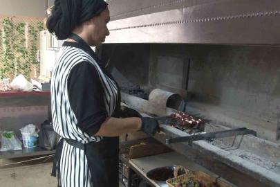 Şanlıurfa’da ciğer kebabına kadın eli değdi