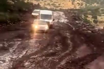 Siirt’te yağış sonrası yollar çamura döndü, araçlar yolda kaldı