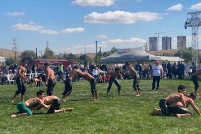Sincan Güreş Festivali’nde 26’sı baş olmak üzere 500 pehlivan er meydanın da buluştu