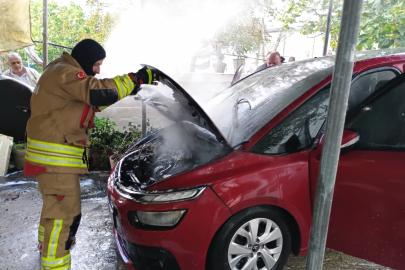 Sinop’ta aracını yıkayan sürücünün otomobili alev aldı