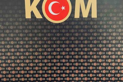 Sürücü belgesi sınavında kopya düzeneğiyle yakalandılar