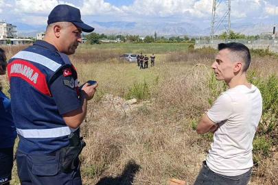 Tarlaya uçan otomobilden burnu bile kanamadan çıktı