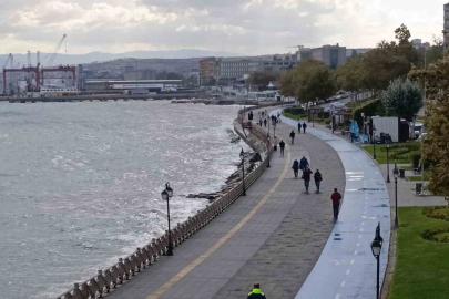 Tekirdağ’da şiddetli poyraz etkili oluyor
