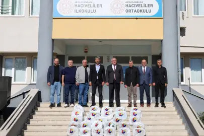 TOBB’dan Kumluca’da 525 öğrenciye ayakkabı desteği