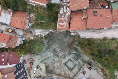 Tokat’ta inşaat alanının yanındaki yol çöktü, iki katlı apartman boşaltıldı