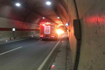 Trabzon’un Maçka ilçesindeki T2 Tüneli’nde kaza sonrası yangın çıktı