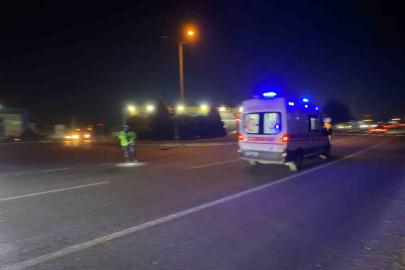 Trafikte kalan ambulansa polis ekiplerinden hızlı müdahale