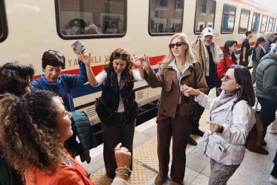 Turistik Karaelmas Ekspresi yolcularını Madenci Korosu coşkuyla karşıladı