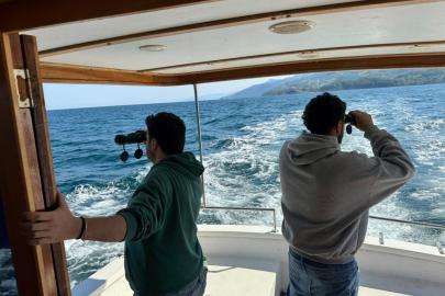 Üniversite öğrencileri denizde kaybolan madenciyi aradı