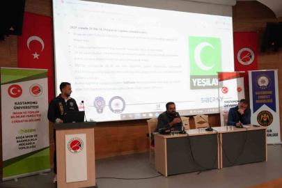 Üniversite öğrencilerine dijital dünyanın tehlikeleri anlatıldı