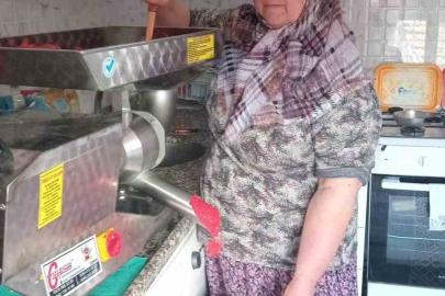 Uzunköprü’de kadınlara salça makinesi desteği