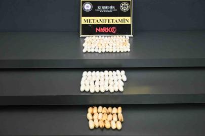 Vücutlarında 1 kilo uyuşturucu taşıyan 3 şüpheli tutuklandı