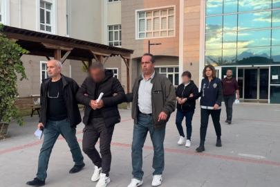 Yaşlı adamı darp eden şahıslar zorla boş senet imzalattı
