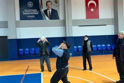 Yıllara meydan okuyup sahaya çıktılar
