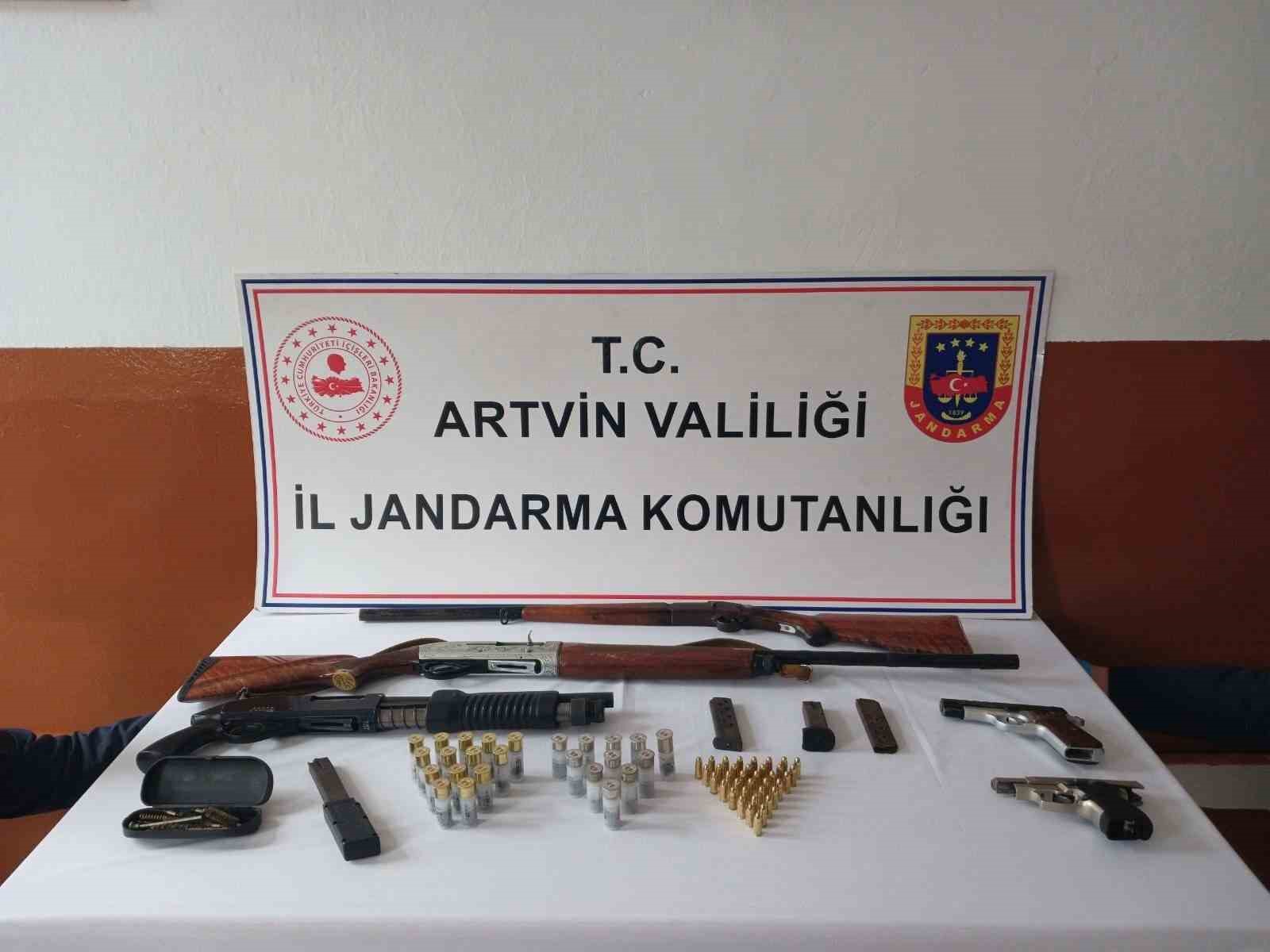 Artvin ve Trabzon´da silah kaçakçılığı operasyonu: 9 gözaltı