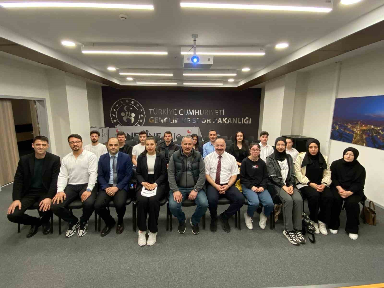 Karate aday hakemlik kursu tamamlandı