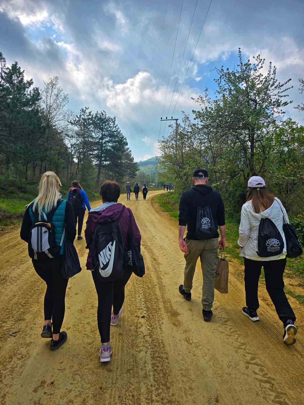 Kalp sağlığı farkındalığı için 11 kilometre yürüdüler