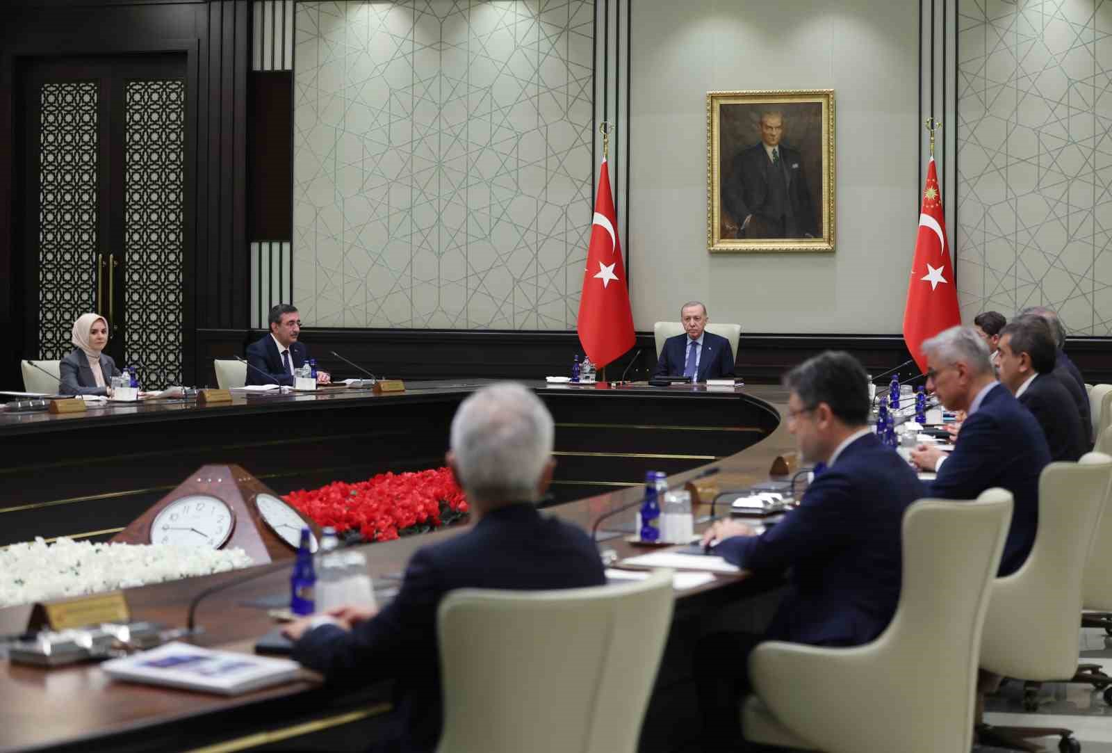 Cumhurbaşkanlığı Kabinesi, Cumhurbaşkanı Recep Tayyip Erdoğan başkanlığında Cumhurbaşkanlığı Külliyesi’nde toplandı.