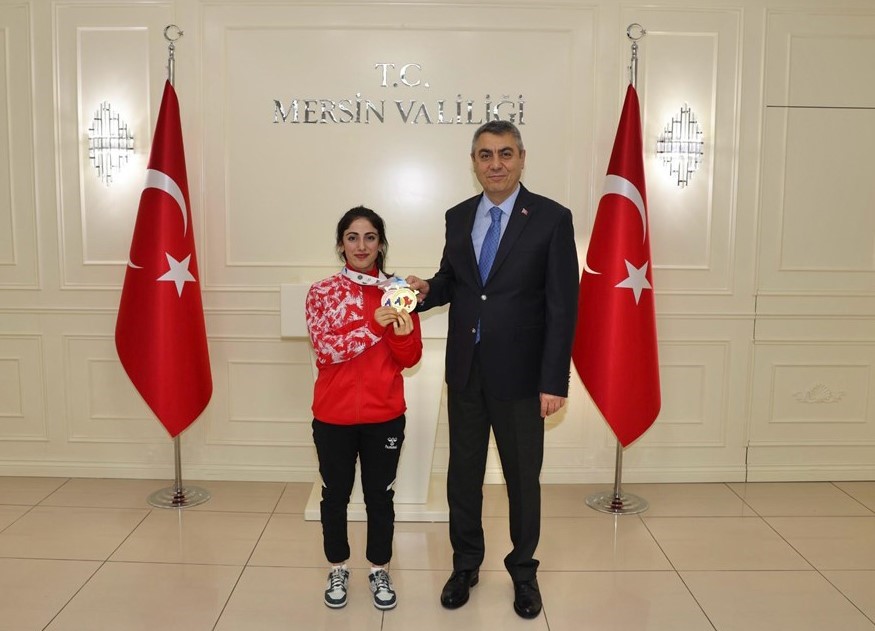 Vali Toros, Avrupa şampiyonu halterci Gamze Altun’u ağırladı