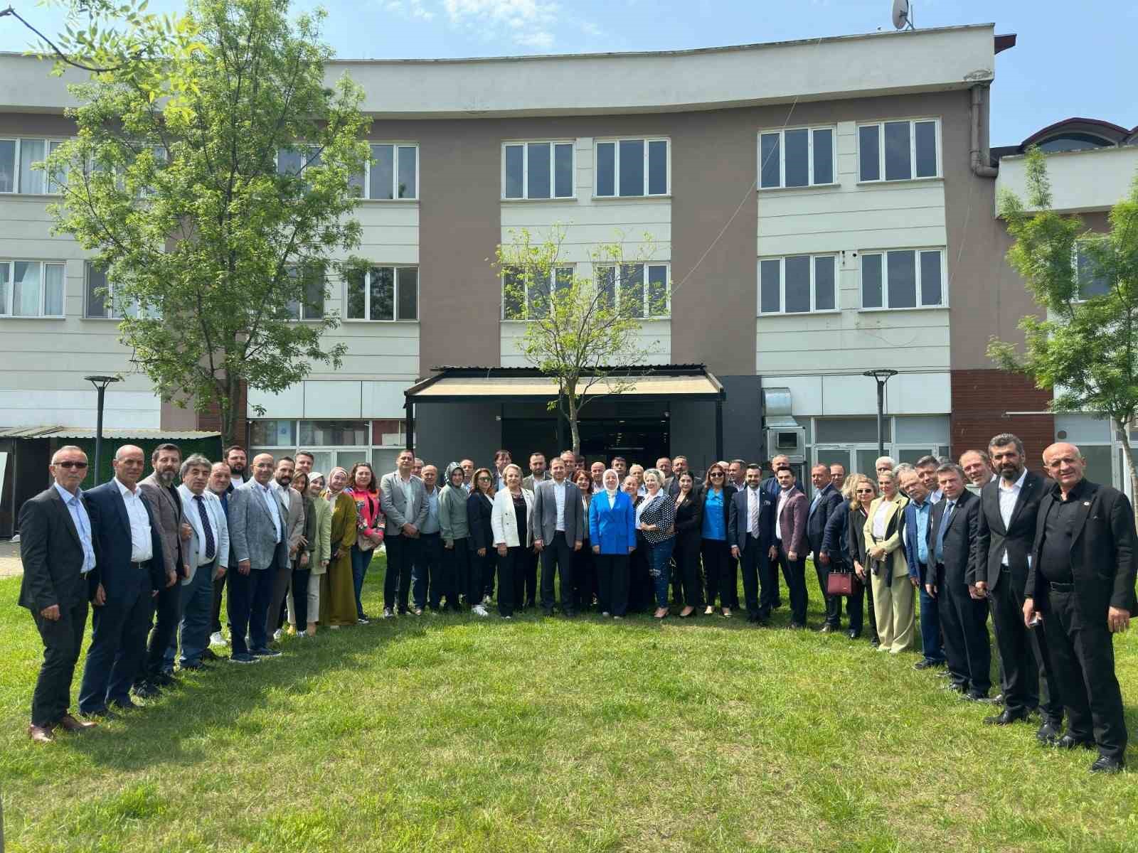 Nilüfer’de muhtarlar ile AK Parti Nilüfer teşkilatı bir araya geldi