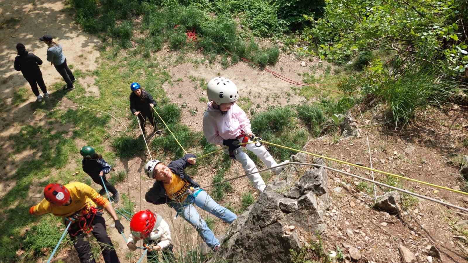 Bursalı küçük dağcılar, doğayla buluştu.