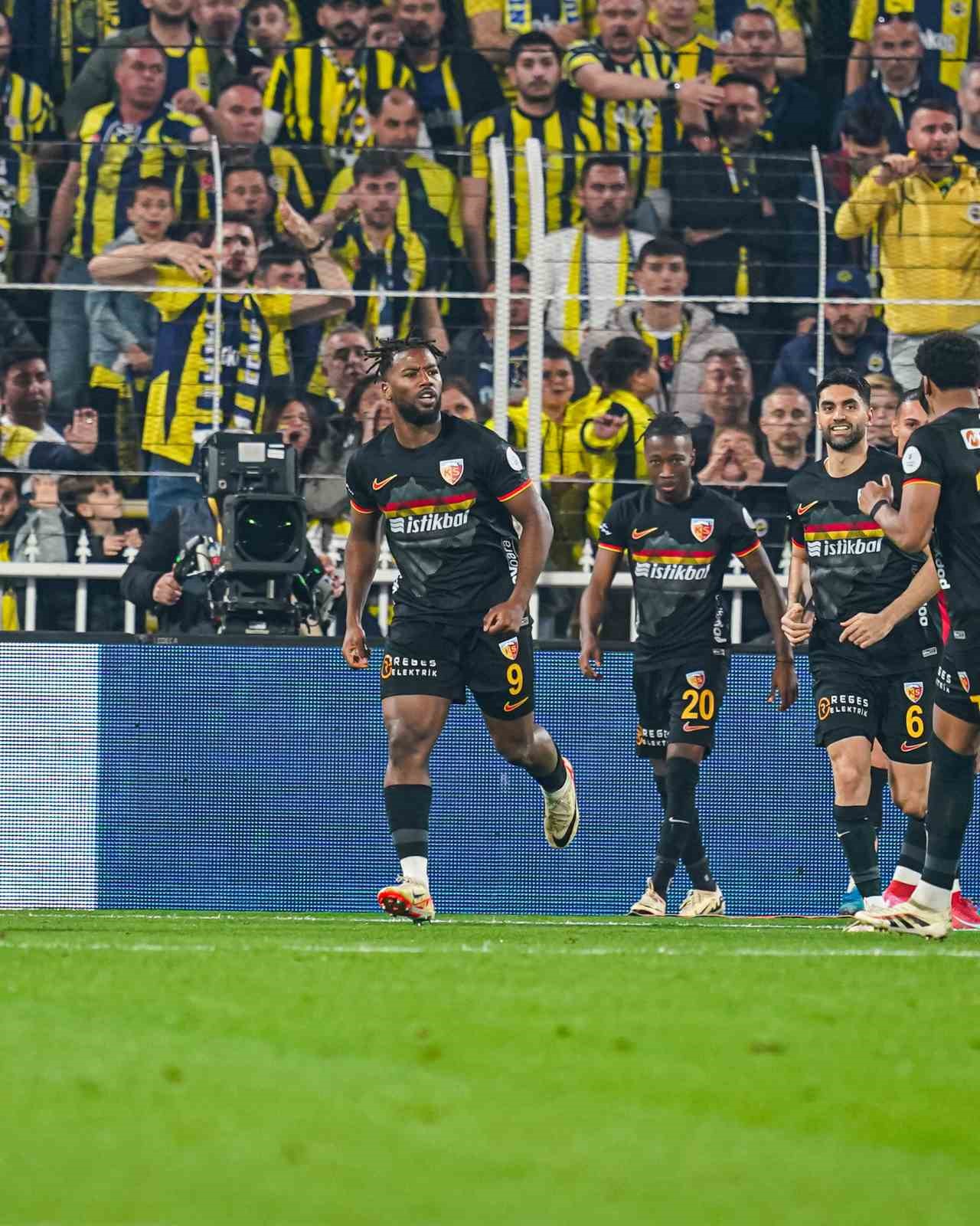 Duckens Nazon 7. golünü attı