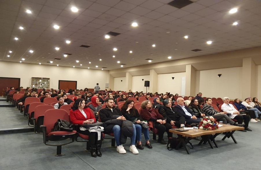 Trabzon Okuyor’da Alev Alatlı anıldı
