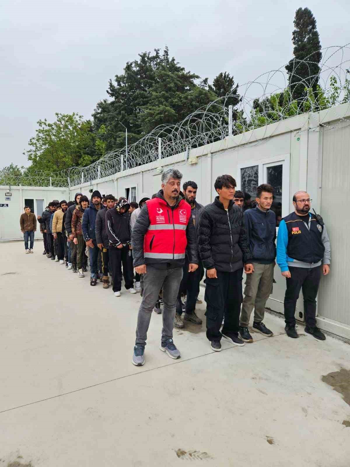 Sakarya’da tır dolusu düzensiz göçmen yakalandı: Sürücü tutuklandı