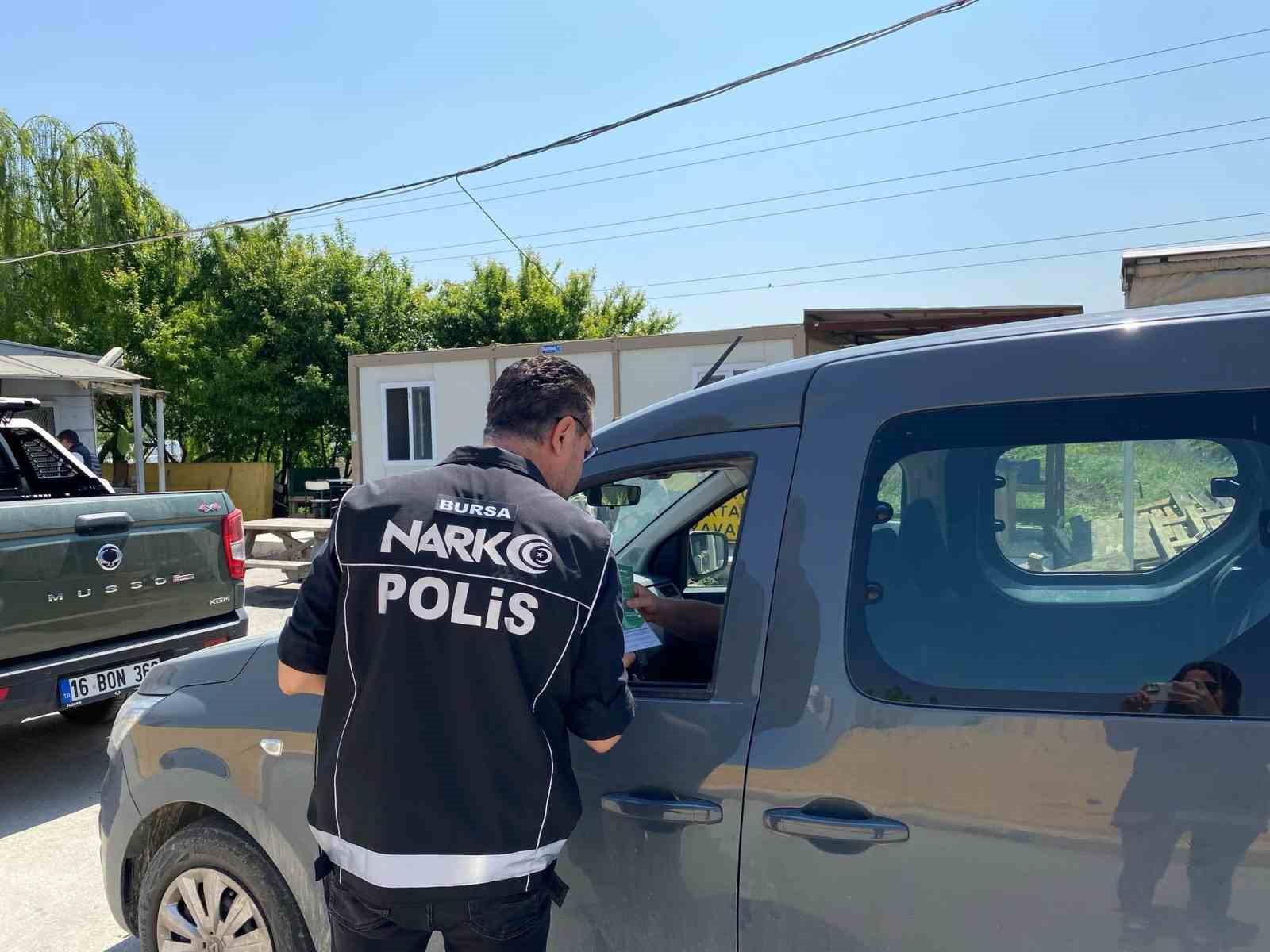 Narkotik polisi Bursa’da vatandaşları bilgilendirdi