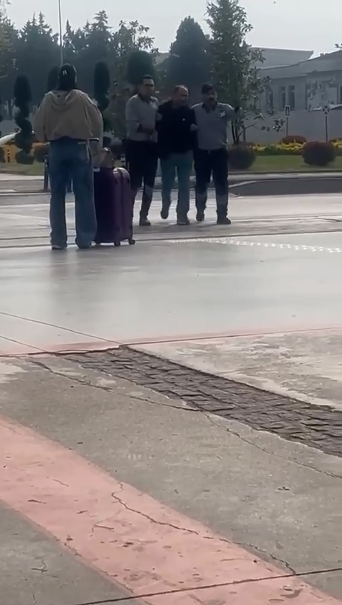 Otobüs terminalinde silah paniği