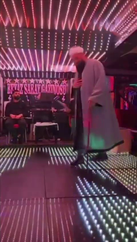 Bursa’da tebliğciler pavyonda vaaz verdi