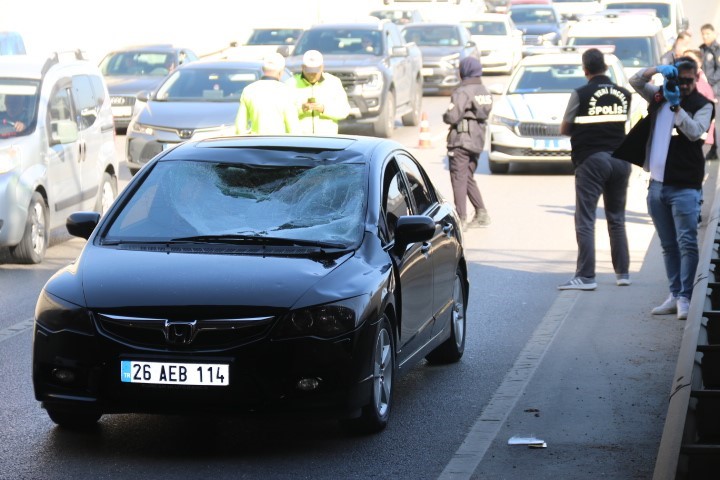 Polis şüphelenip kimlik sordu, kaçan şahıs alt geçit köprüsü üzerinden yola atladı